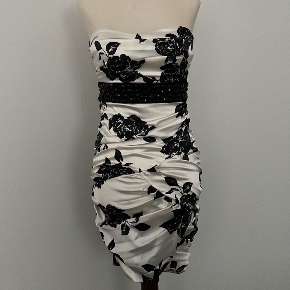City Triangles Strapless Rose Black White Ruched Mini Cocktail Dress Tulip 3 S